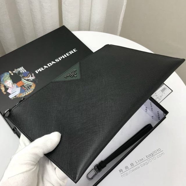 prada男包 普拉達經典升級版手拿包 2NG05V Prada十字紋牛皮包 Prada男士手包  pyd2323